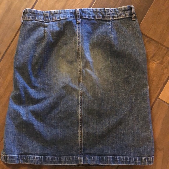 American Eagle Women’s distressed denim skirt size 6 - Picture 2 of 7